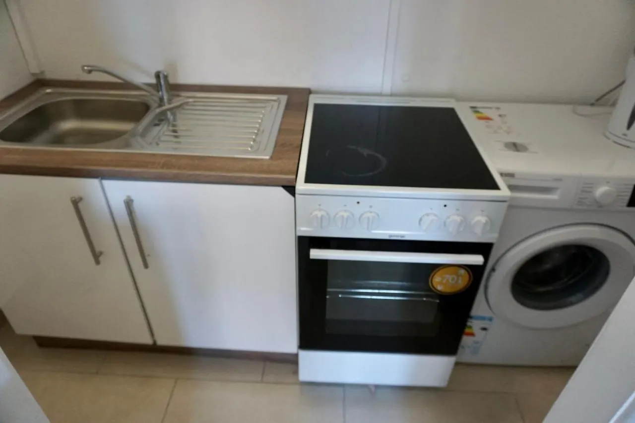 Alster Hamburg - Saniertes Und Mobliertes Apartment Mit Bad Und Kuche Németország