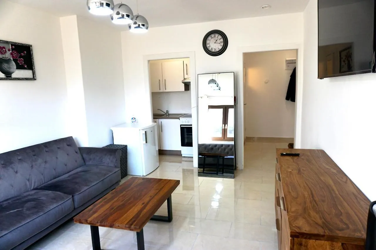 Alster Hamburg - Saniertes Und Mobliertes Apartment Mit Bad Und Kuche 0*,  Németország