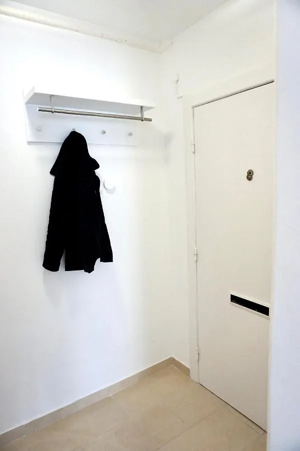 Alster Hamburg - Saniertes Und Mobliertes Apartment Mit Bad Und Kuche Németország